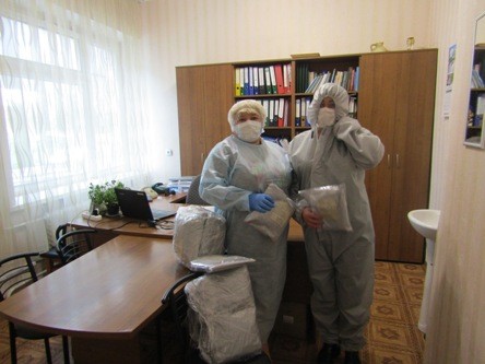 Отримали подарунок від працівників Рокитнянської районної ради, які за власні кошти, закупили комбінезони багаторазового використання