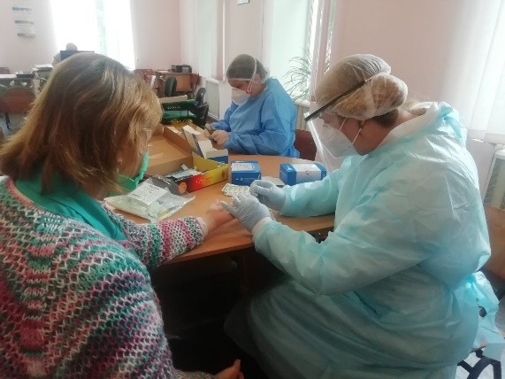 Провели обстеження на Covid-19 швидкими тестами ( виробництва США) працівників освіти нашого району