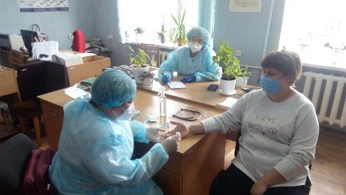 Лікар Тетяна Василівна провели тестування швидкими тестами до Covid-19  працівникам пенсійного фонду