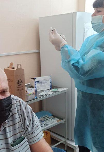 Рокитнянська вакцинальна бригада працює без вихідних...