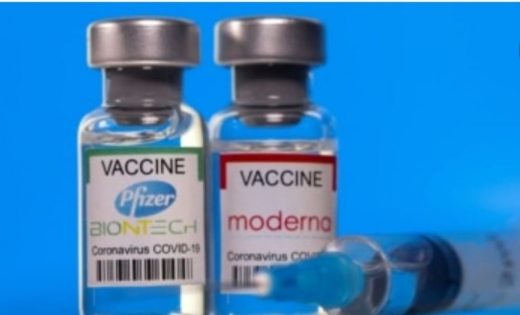 В Україні запровадили повторну дозу вакцини від COVID-19 для медичних працівників та працівників будинків інтернатного типу, повідомило МОЗ України