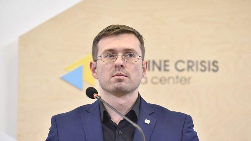 Тестування на COVID-19 варто робити у разі будь-яких симптомів вірусного захворювання