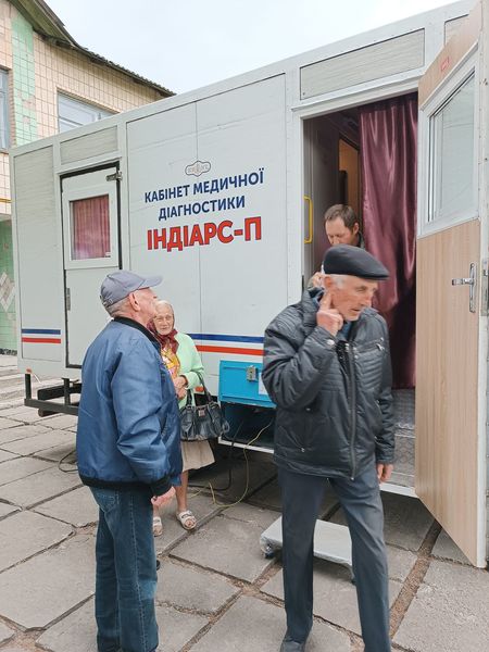 В селі Острів Рокитнянської громади обстеження жителів на пересувному флюорографі