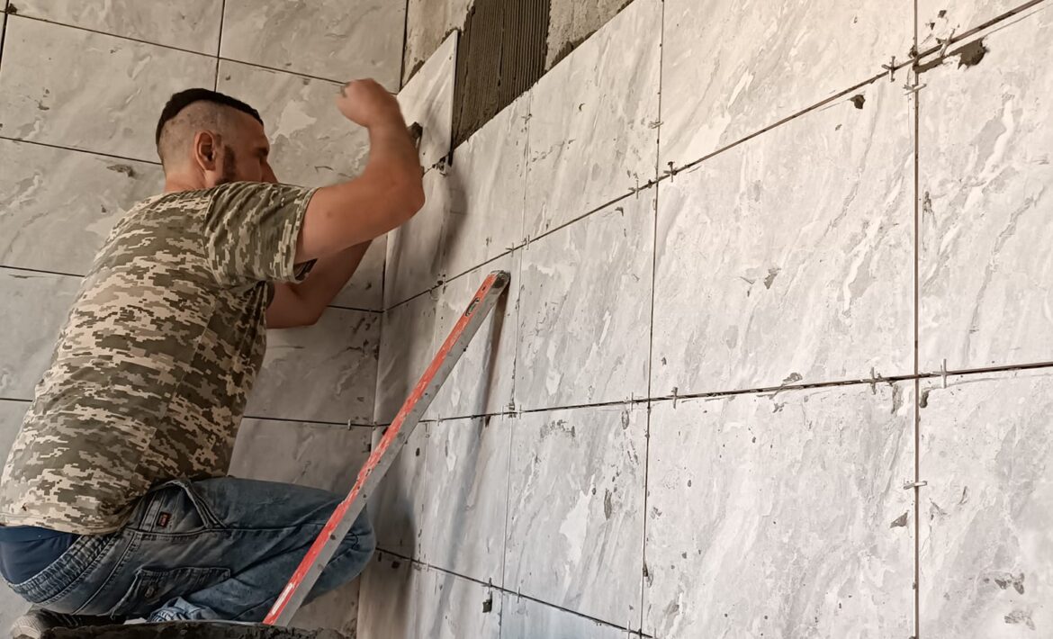 Продовжується облаштування в амбулаторії загальної практики сімейної медицини смт.Рокитне туалету для маломобільних груп населення