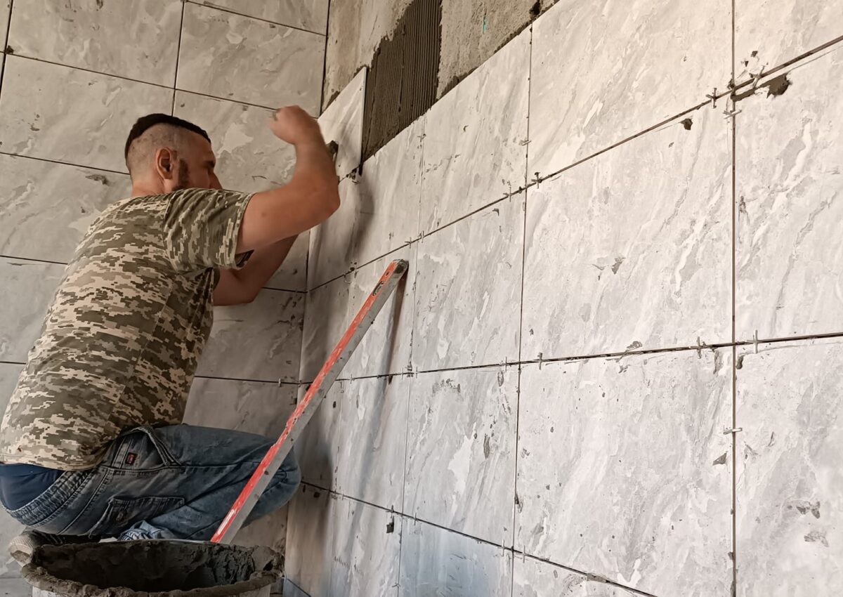 Продовжується облаштування в амбулаторії загальної практики сімейної медицини смт.Рокитне туалету для маломобільних груп населення