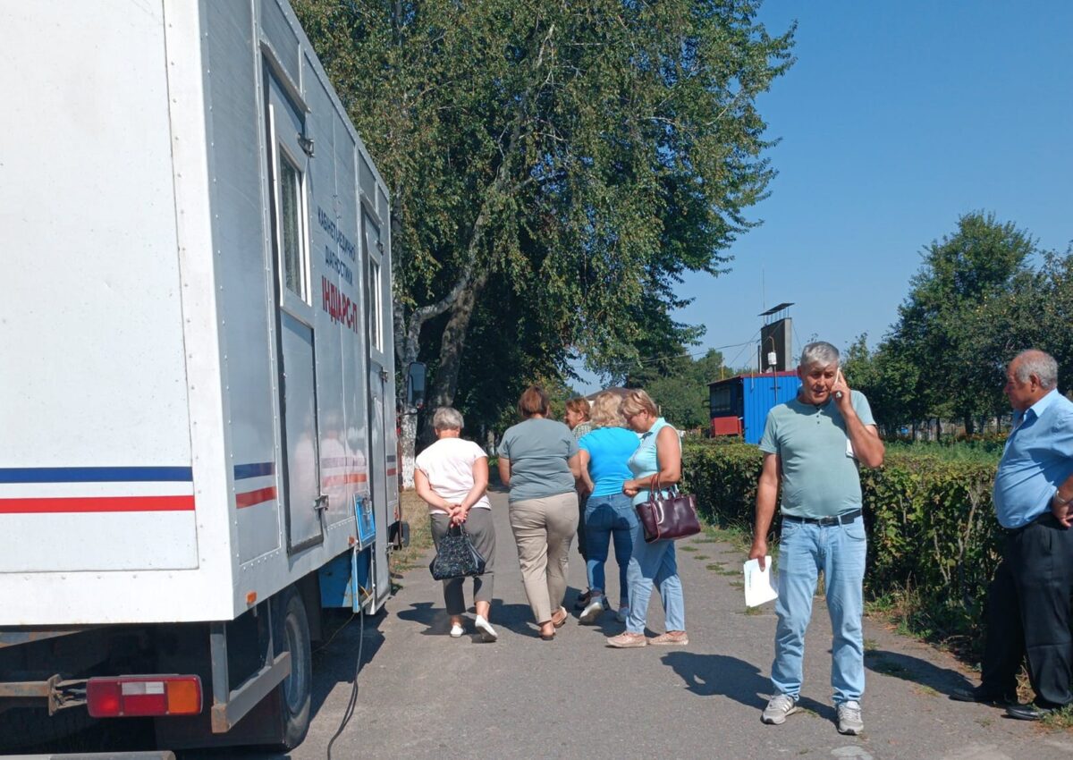 Сьогодні до Ольшаницького психоневрологічного закладу відповідно до графіку виїздів завітали медики з пересувним флюорографом