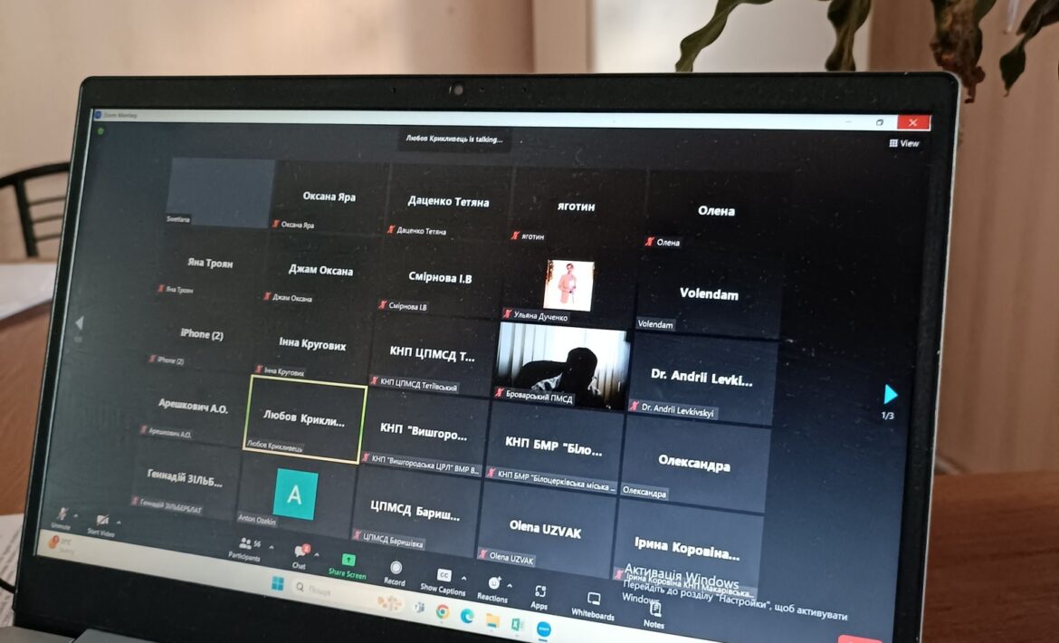 Під кінець робочого дня, zoom нарада з департаментом охорони здоров'я про підготовку до опалювального сезону