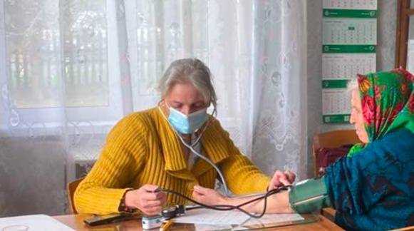 До села Шарки завітала сімейний лікар Сізик Лариса Петрівна