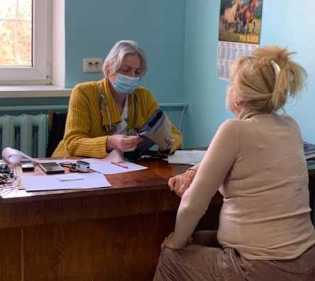 До села Бушево завітала сімейний лікар Сізик Лариса Петрівна з метою медичного огляду жителів сел
