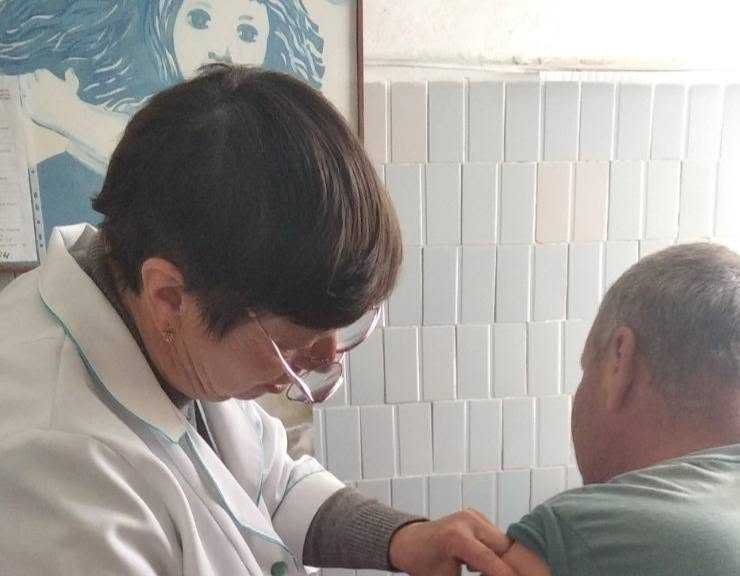 Огляд пацієнтів та проведення щеплень з метою профілактики дифтерії та правця Огляд пацієнтів та проведення щеплень з метою профілактики дифтерії та правця